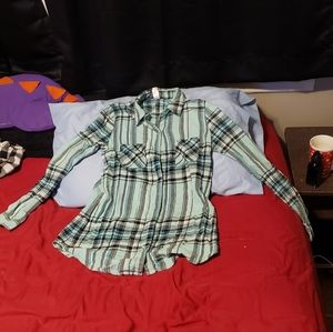 Long sleeve button down blue plaid flannel